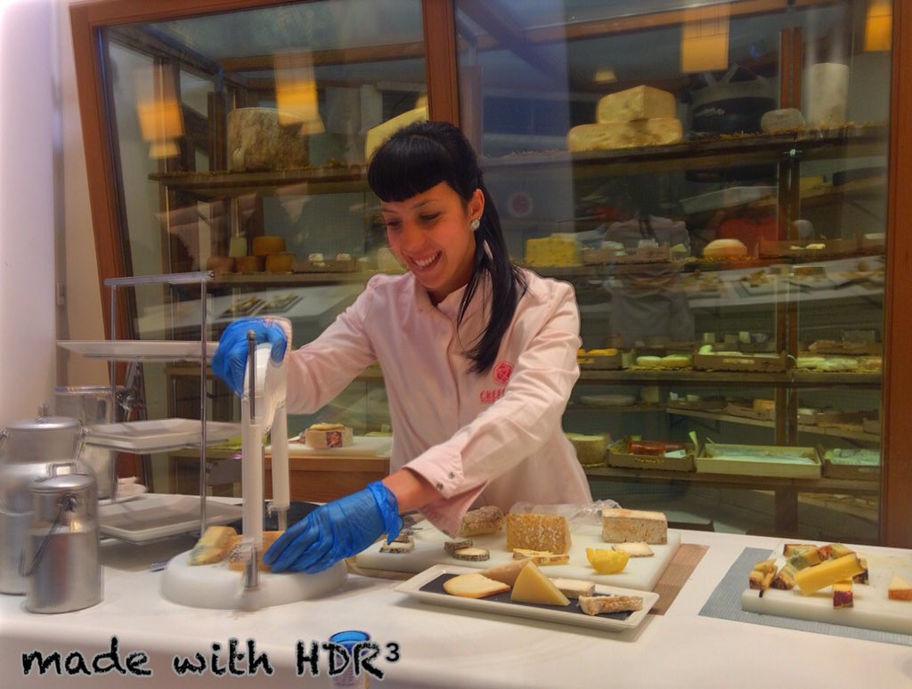 Gabycamaratv's tweet photo. Paraíso del #queso en #Madrid #CheeseBar con @JV_Morant_TV #restaurante #travel #Formache #fromage #Espagne #Spain https://t.co/sJnL2JulId