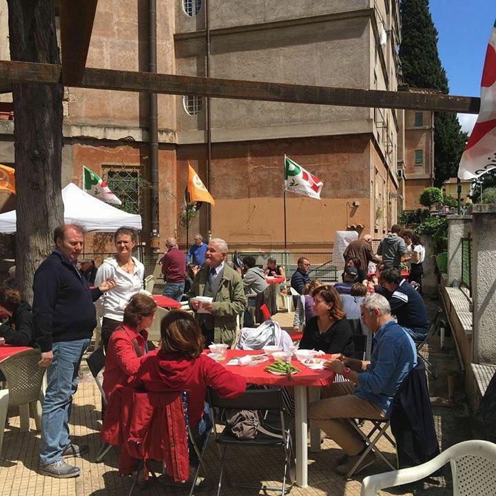 PD_ROMA's tweet photo. Festa, politica, musica! Auguri a tutti dai democratici e democratiche del circolo @pdgarbatella! #RomatornaRoma https://t.co/HwsRiOkif5