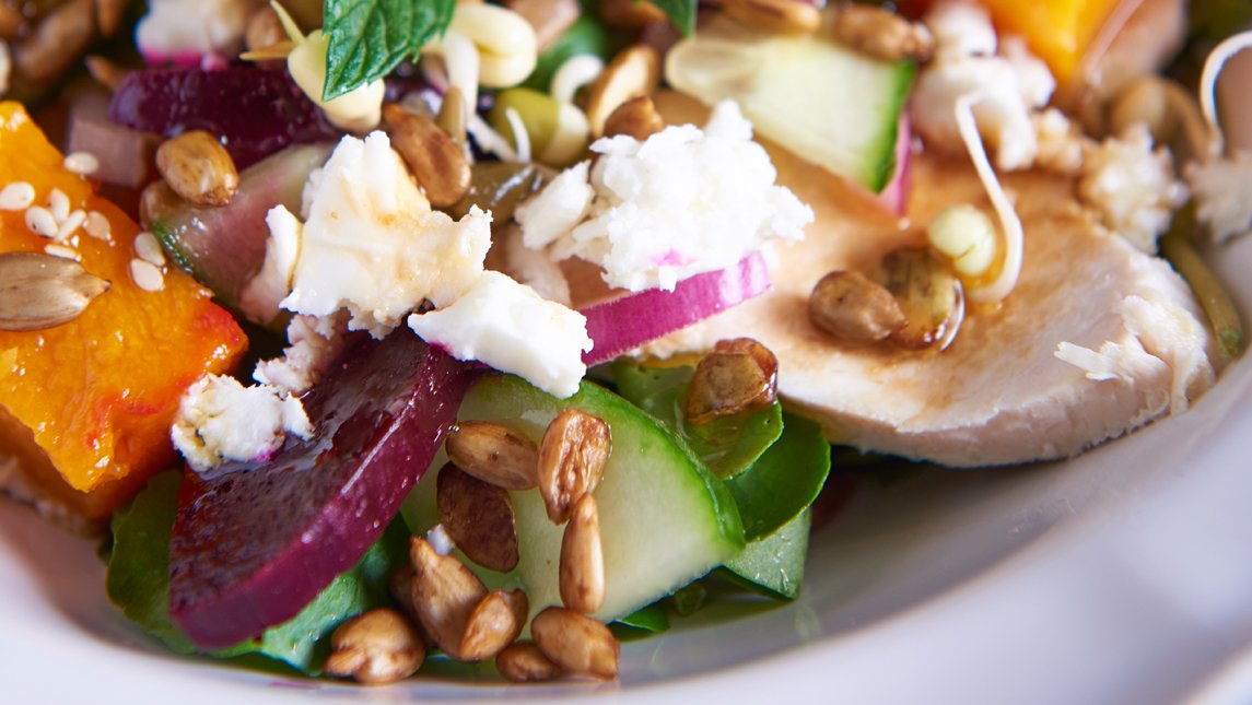 MunchySeeds's tweet image. Yum! You'll just LOVE this Chicken Salad with Asian Dressing! buff.ly/1ZZWBih