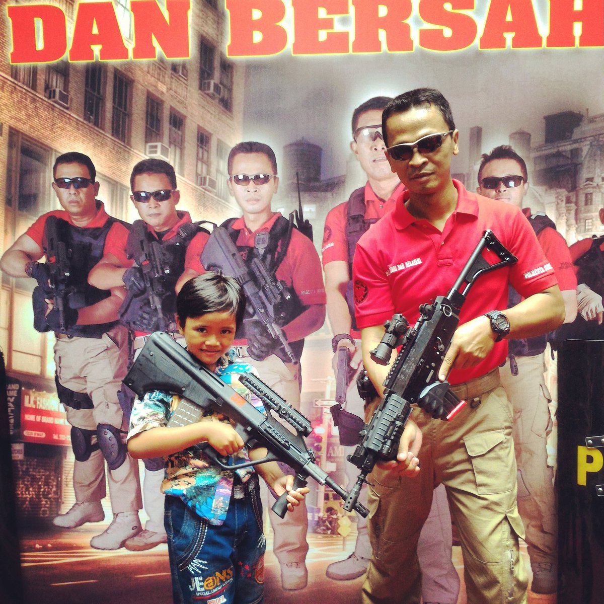 puterateddy's tweet photo. Foto sama Katim Jaguar om @Jaguar_Winam dan anggota tim jaguar..jaya terus tim jaguar @restadepok https://t.co/W5DXjdT6VR