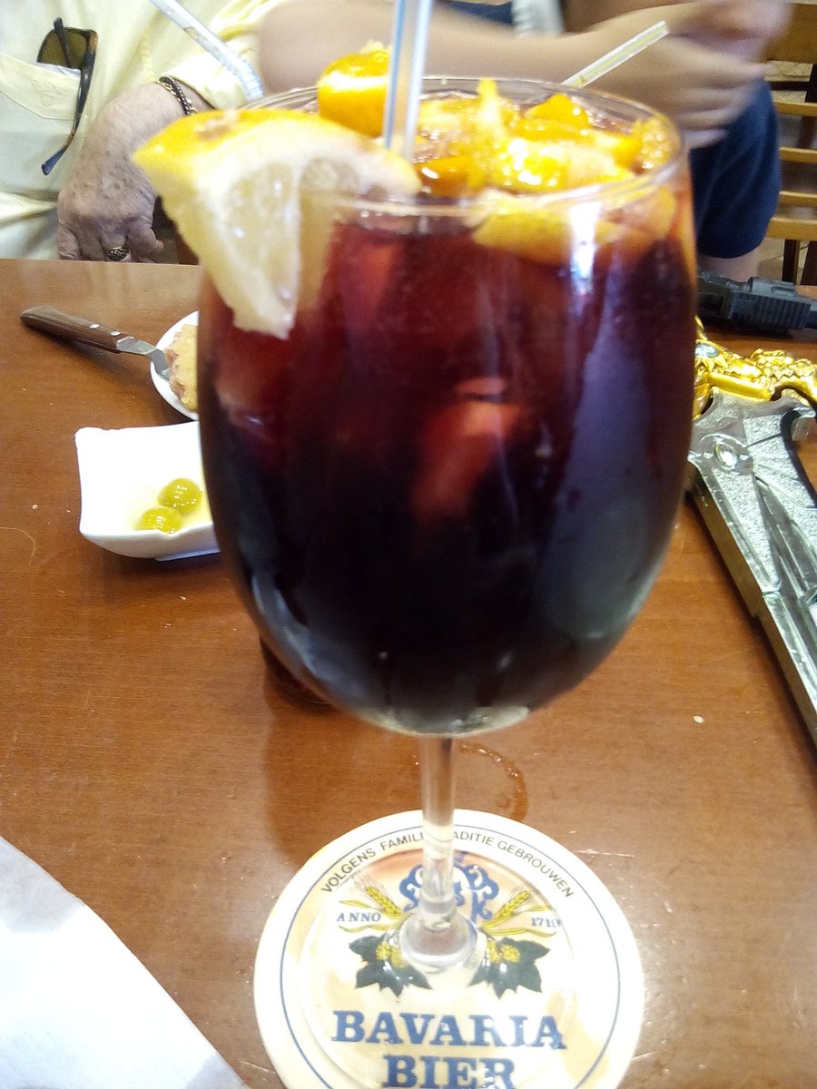 El mejor tinto d Melilla lo tenemos en la cafetería Navona!! <a href="/karimdris72/">Karim Dris Hamed</a> rikiiiiisimo!!!