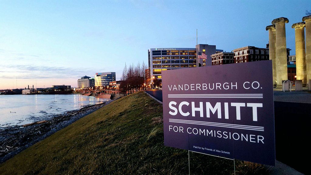 "Schmitt wins... the political sign war" tinyurl.com/jjeea2f 
<a href="/kjspahn/">Kevin Spahn</a> shout out #schmitt4commish #stilljelly