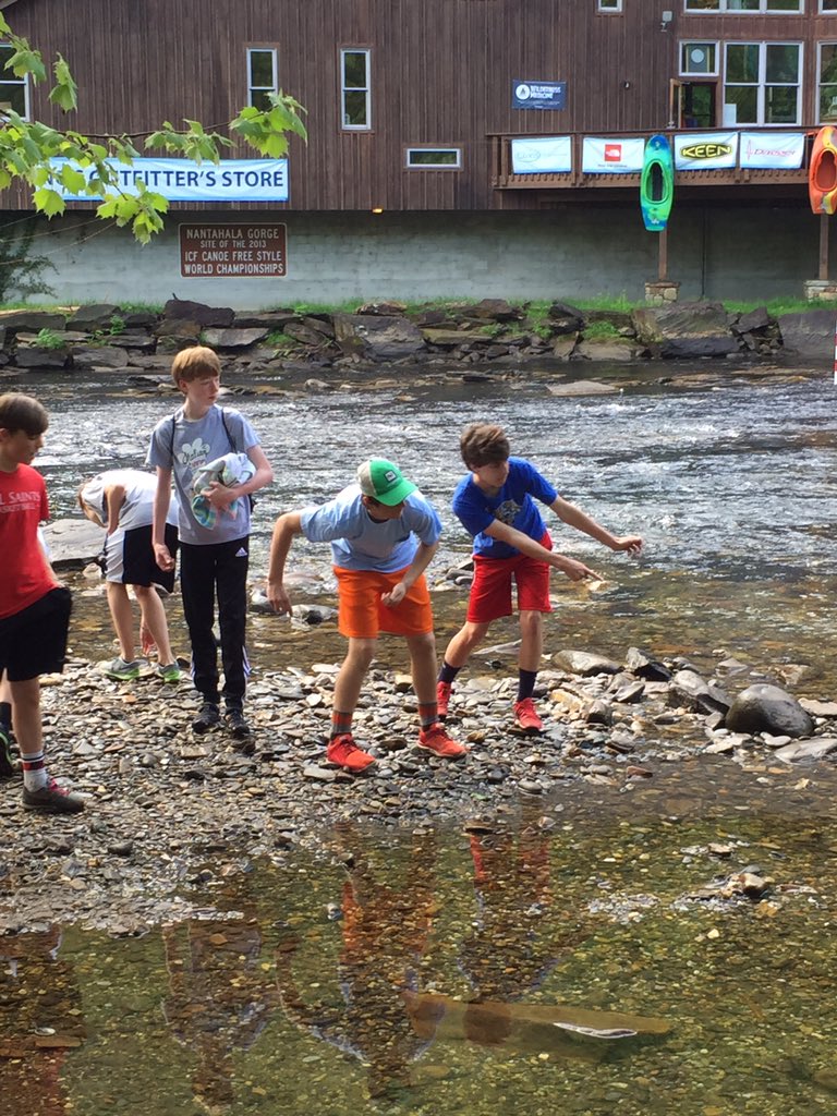 ellysea's tweet photo. Group 3 enjoys some morning time by the riverfront before their mud race. JM even caught a fish with his bare hands! https://t.co/if8hhXoiyt