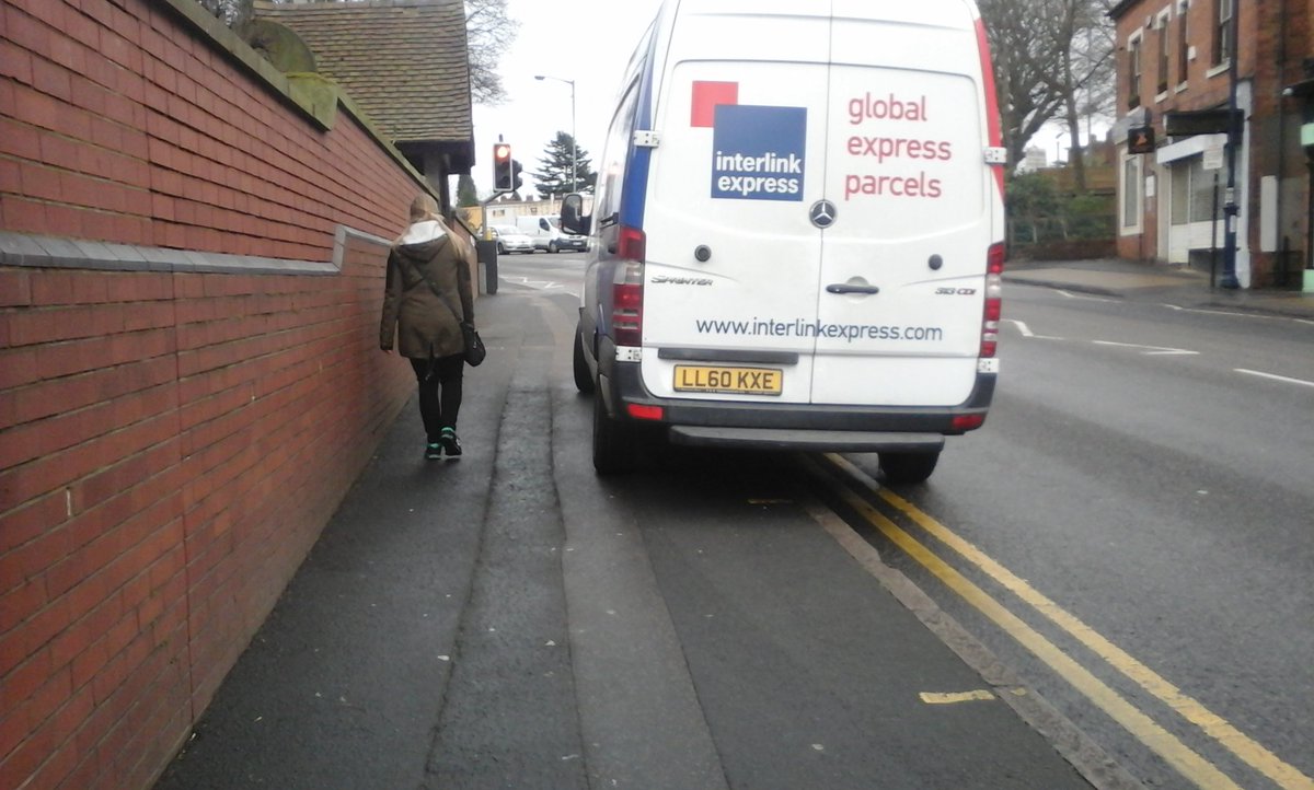 LiveInHope13's tweet photo. #Moseley #stmarysrow on a fast lane and a junction @SB_HH_JC @sallyonbike https://t.co/wchahiYuxY