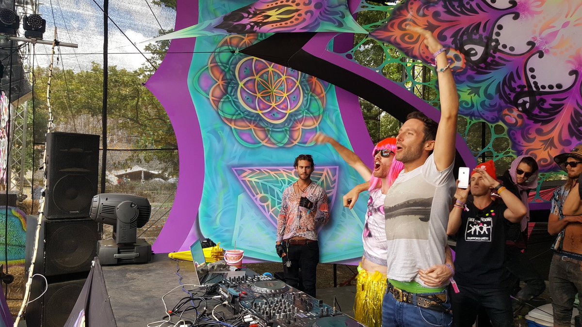 SharaazEasyE's tweet photo. Last month this time ❤ #EasterVortex #PsyTrance https://t.co/cUurSLrO6n