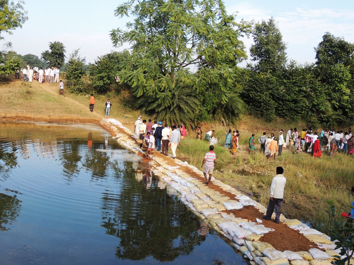 ril_foundation's tweet photo. RF approach towards #watersecurity is providing localised solutions. Read more https://t.co/BiohhFMrpA https://t.co/bnPCNloJLr