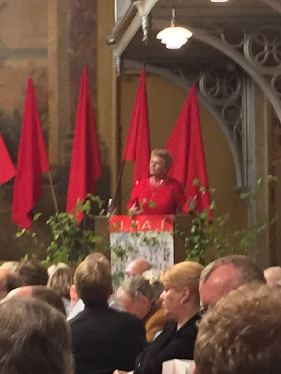 "Hvis vi skal arbejde længere skal vi også kunne holde til det" sagde <a href="/LRisgaard/">Lizette Risgaard</a> om arbejdsmiljøet! #arbejde #1maj