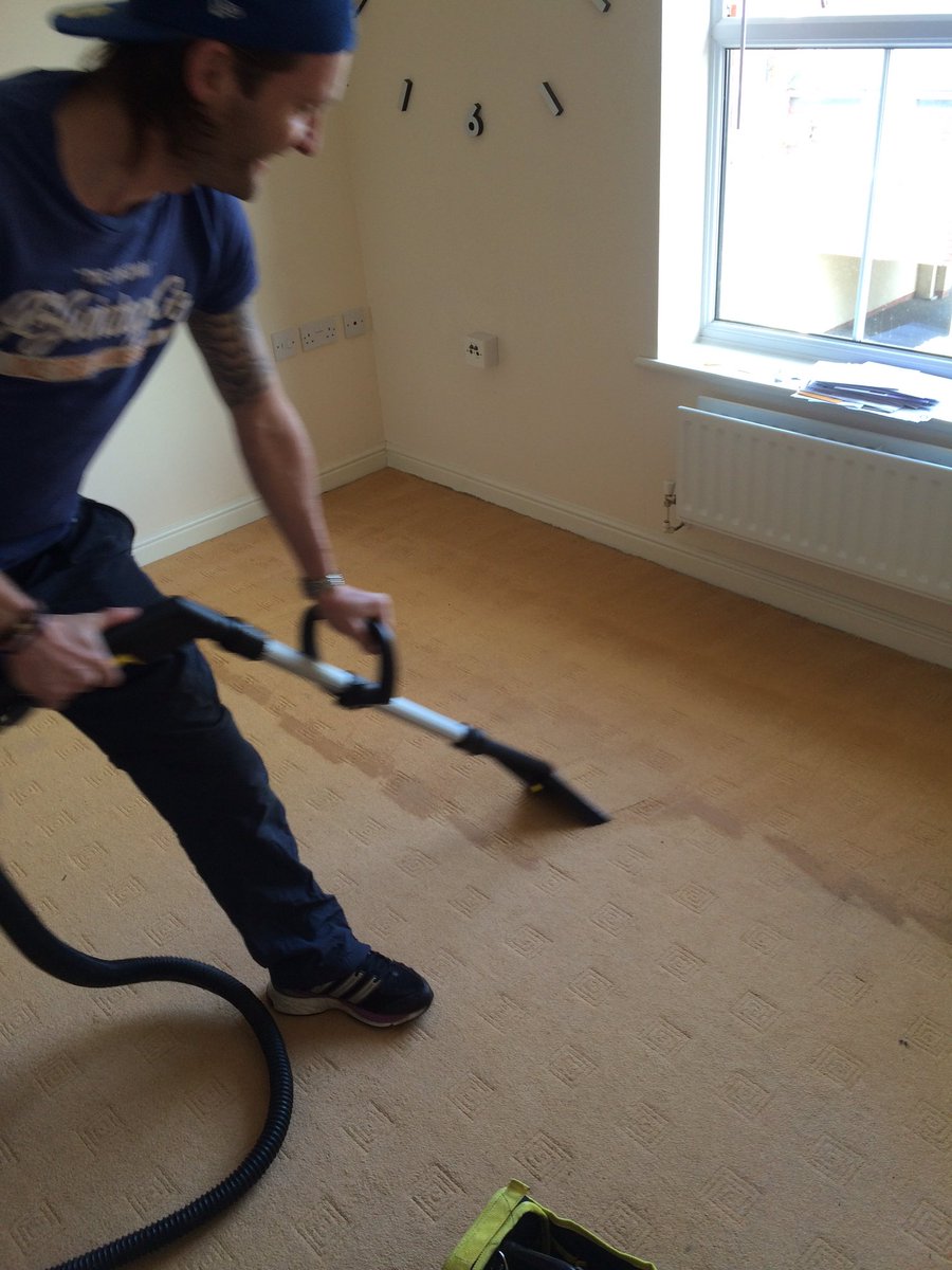 DreamCleanClear's tweet image. Sunday bank holiday and dream Clean are hard at work #dreamclean