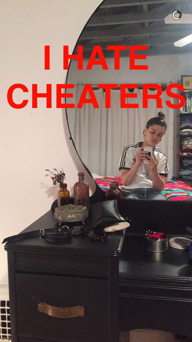 KstewSlay's tweet photo. I hope this isn't about Kristen https://t.co/4uRh3u304l