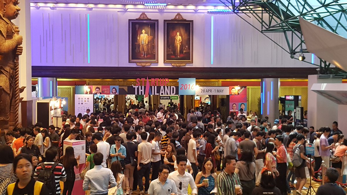 Karndee's tweet photo. Unbelievable! #StartupThailand2016. Very first national startup event #UnitetoRise. 30,000+ visitors! https://t.co/EV0CxX7Mqb