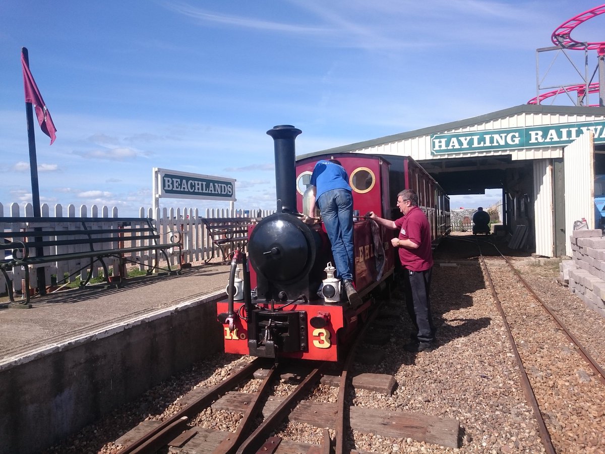 HaylingRailway's tweet photo. Come on down for a sunny seaside service today! Here we see our volunteers preparing the train for the day ahead! https://t.co/rd4ymXag9q