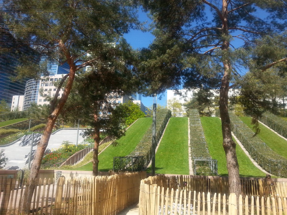 CBoucherie's tweet photo. Joli #parcDiderot #Courbevoie mais moins de place pour les enfants et toujours pas de toilettes! @TPCourbevoie https://t.co/z0iU5RUZXu