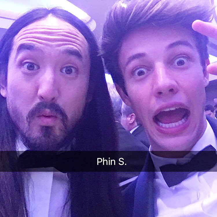 My dinner date @camerondallas https://t.co/N1LKy7xm2j