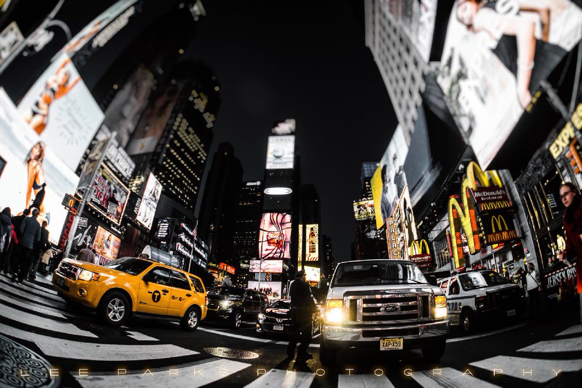 leeparkstoday's tweet photo. Times square traffic #leeparks #ILoveNewYork #TimesSquare https://t.co/FHWjUK93wn