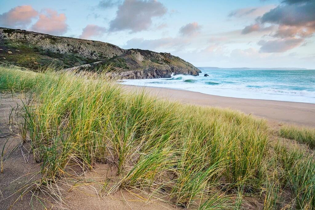 philipidris1's tweet photo. Barafundle bay 2 miles from the Boathouse. Days on the beach and nights by the logburner.#pembrokeshire #visitwales https://t.co/ghHfU2CeKg