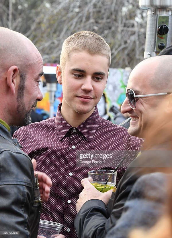 choosemebizzle's tweet photo. Porozmawiajmy o tym jak seksownego idola mają Beliebers https://t.co/2afypXr72A