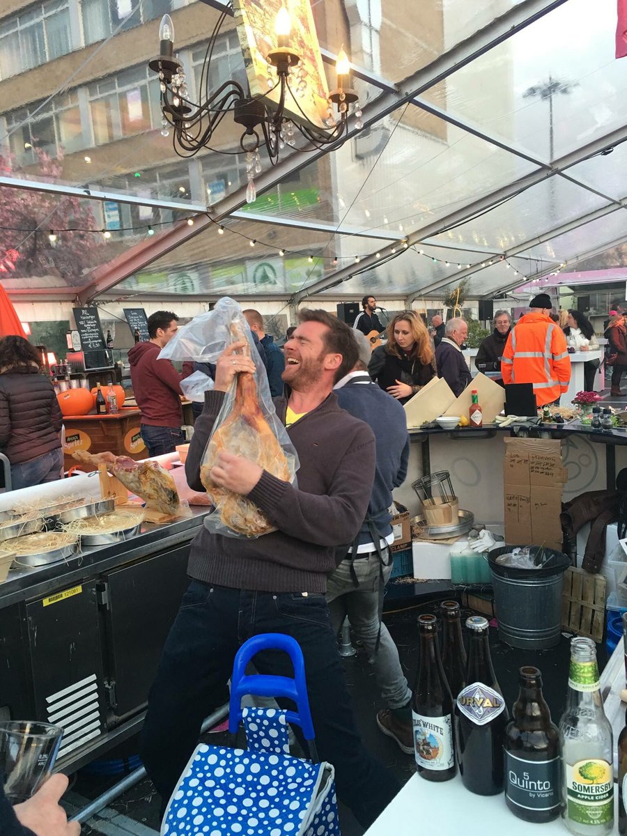 De #Mercato is vandaag weer vanaf 12:00 geopend! We're going to rock!! #eten #drinken #sfeer #arnhem #stationsplein