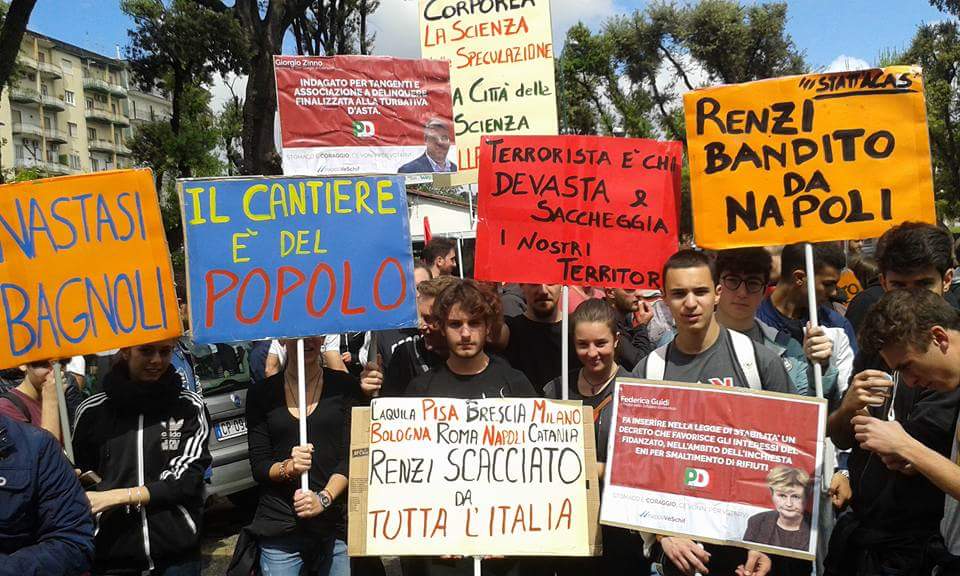 banca_rotta's tweet photo. #napoli #primomaggio corteo verso #Bagnoli  Commissariamento = speculazione. L'alternativa siamo noi #bagnolilibera https://t.co/oFBw2Fb9hM