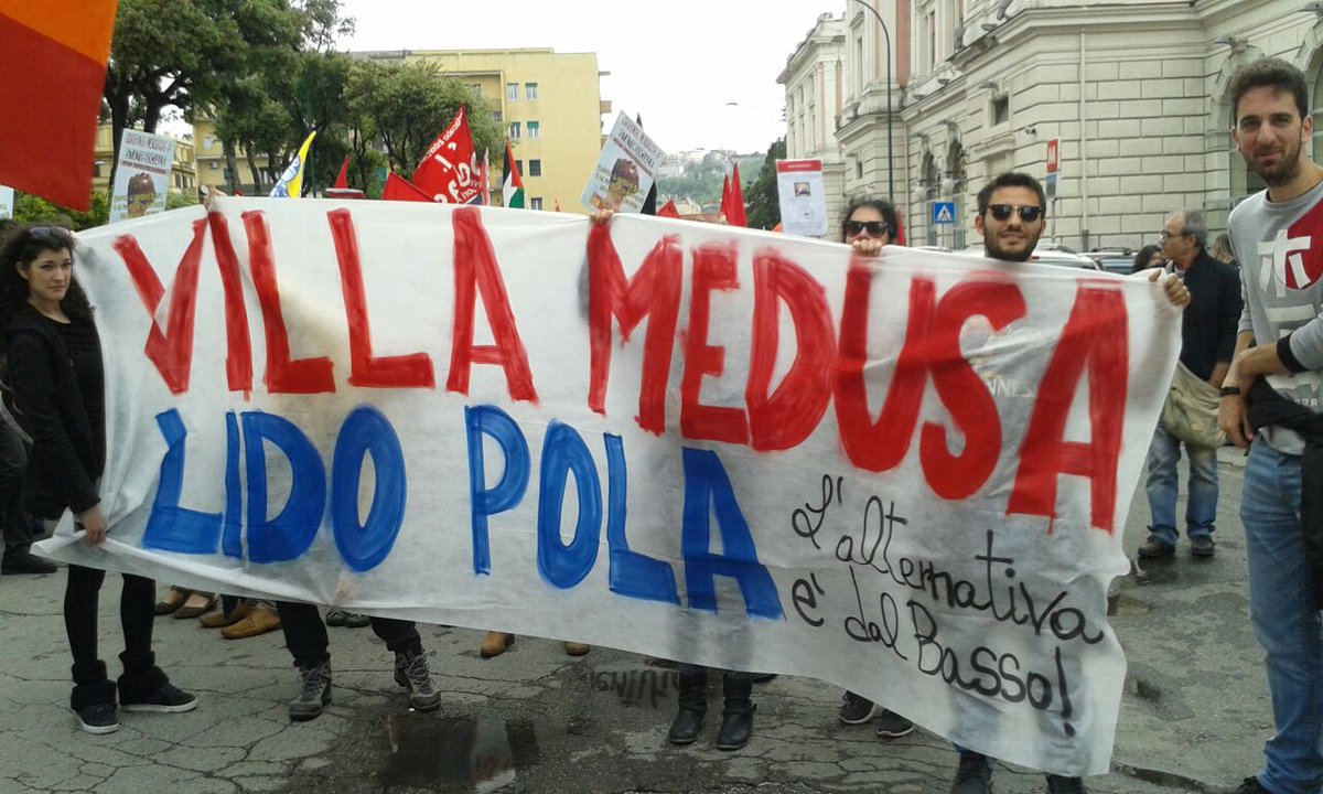 banca_rotta's tweet photo. #napoli #primomaggio corteo verso #Bagnoli  Commissariamento = speculazione. L'alternativa siamo noi #bagnolilibera https://t.co/oFBw2Fb9hM