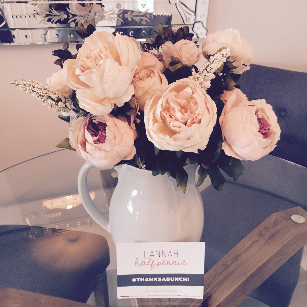 Harryhoare1's tweet photo. Beautiful flowers have arrived from @hannahhalfpennie #thanksabunch #fauxflowers #quality Highly recommend 😘😍❤️💐 https://t.co/f6lhYABBBK