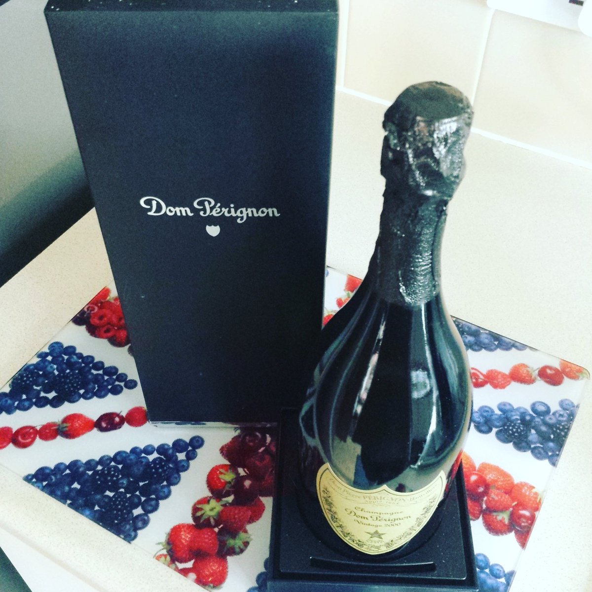 ShazzaTyrrell's tweet photo. Just put this lovely bottle to chill 😉 #LCFC #FoxesNeverQuit #BlueArmy #Fearless #MnuLei #ComeOnCity ⚽💙⚽💙⚽💙 https://t.co/ITMntPRrGb
