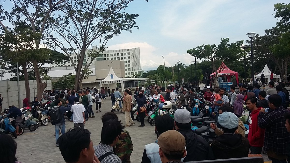 SentiMoods's tweet photo. Kota surabaya menjadi pembuka jadwal gigs kami bulan ini di @sbymodsmayday .sampai ketemu nanti malam fren 👌 https://t.co/qZmYzsMlIF