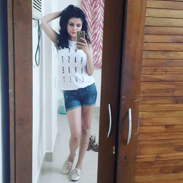 kanwarsshruti's tweet photo. 👻👻 https://t.co/OsdukirFpi