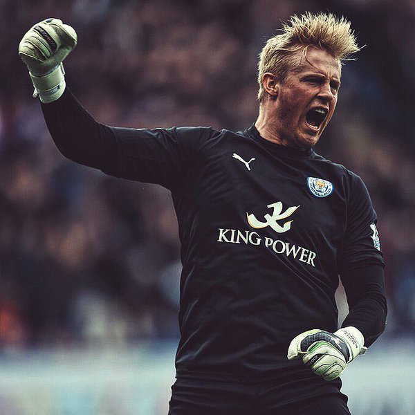 Footballtweet's tweet photo. Peter Schmeichel could watch his son win the Premier League at Old Trafford today. What a story. https://t.co/4coeJbSIQN