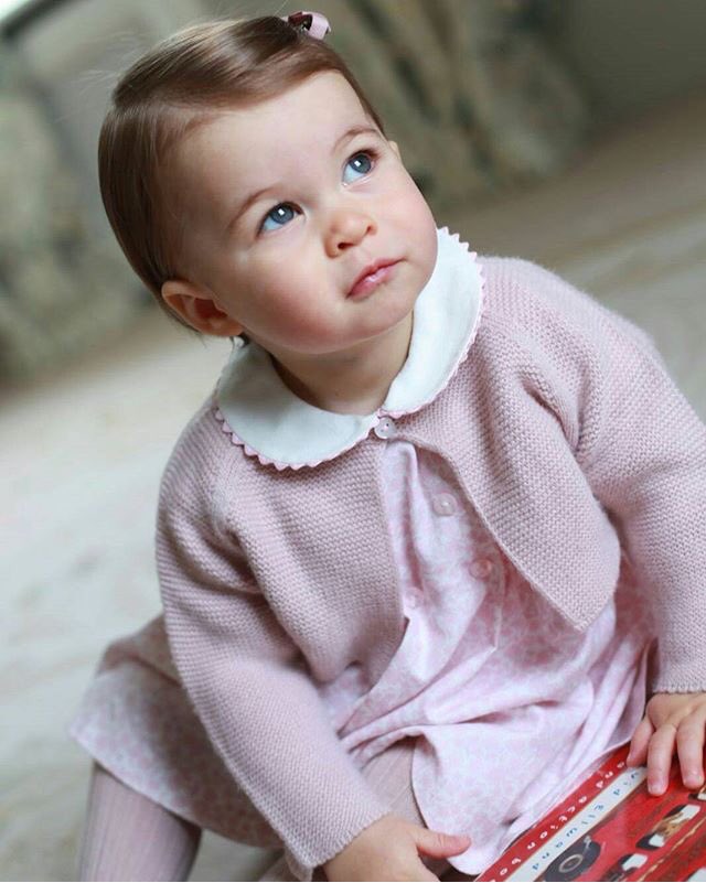 WHOmagazine's tweet photo. On the eve of her 1st birthday, #KensingtonPalace shares new official portraits of beautiful #PrincessCharlotte! https://t.co/jzqRAyQNg4