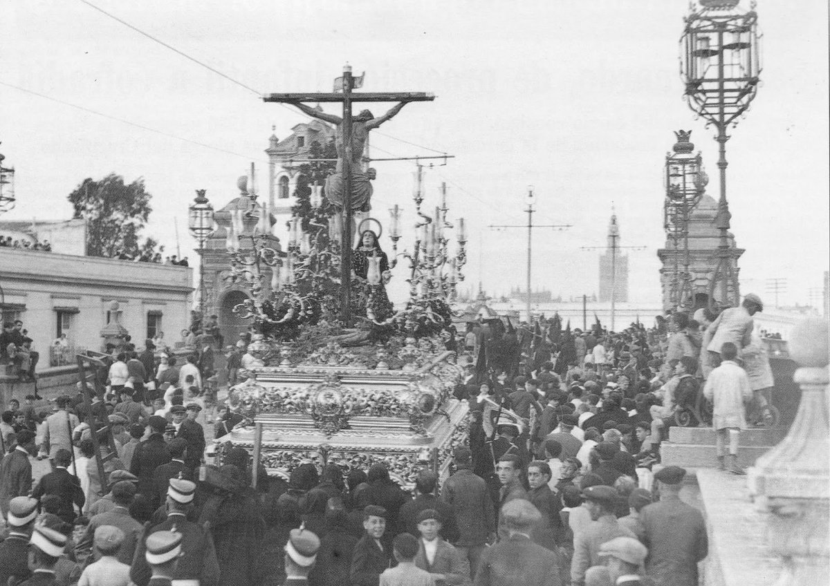 Antiguo Cristo de la Salud de San Bernardo cruzando el puente con el mismo nombre