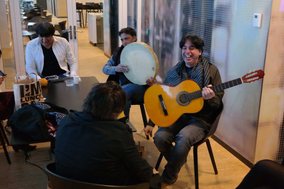 nicoleveijck's tweet photo. Spontaan spelen met muziek tijdens lunchpauze in #stadskantoor #Utrecht bij #Stadsopera #Onderweg @CultureleZondag https://t.co/Pr0SNEqfpu
