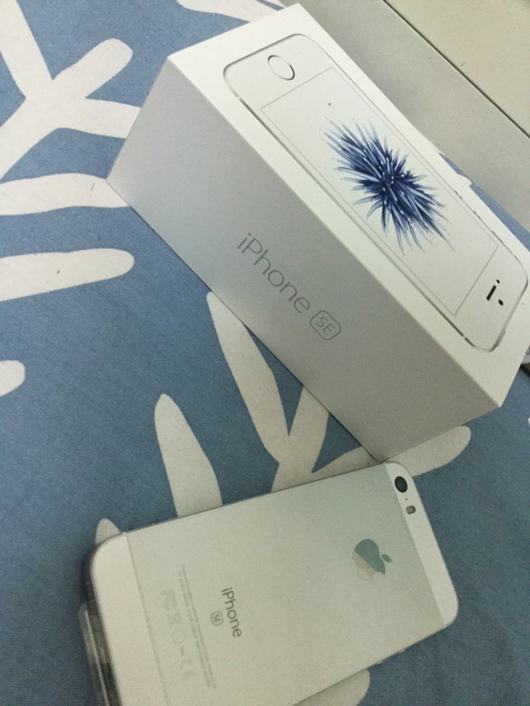 KiloAlpine's tweet photo. @alitek123 @7bubbl3s So excited to get my SE 😝😝 Now I have a really strong desire for 9.3.1 jb, hope release soon 😎 https://t.co/0wbVY9GzWO