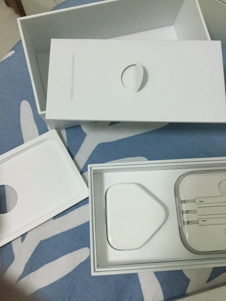 KiloAlpine's tweet photo. @alitek123 @7bubbl3s So excited to get my SE 😝😝 Now I have a really strong desire for 9.3.1 jb, hope release soon 😎 https://t.co/0wbVY9GzWO