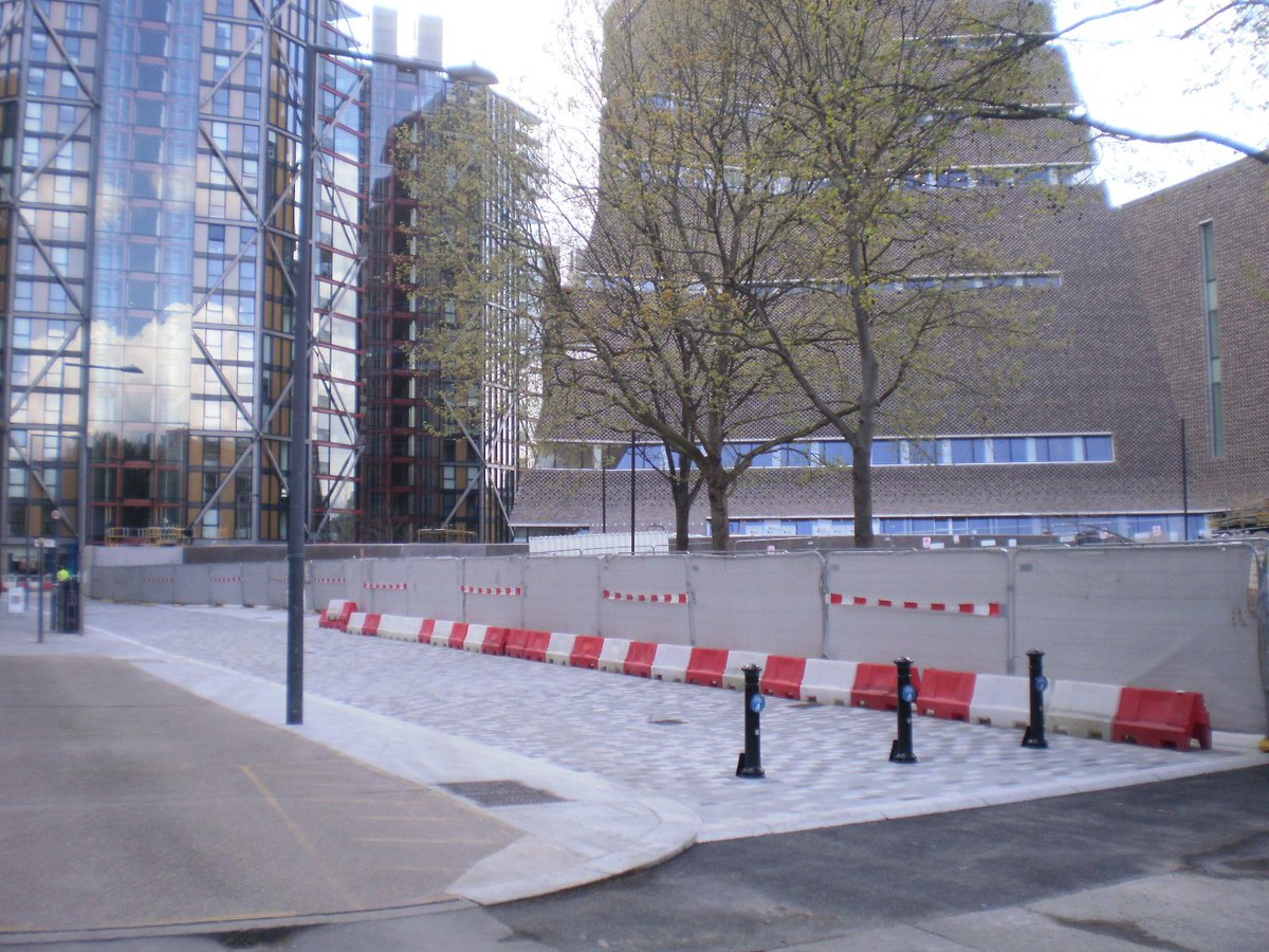 JeremyLeach's tweet photo. @lb_southwark @BetterBankside Sumner St SE1 now open as pedestrianised st. Great work by Dan Taylor LBS, BB &amp; others https://t.co/vhhKgLVSGC