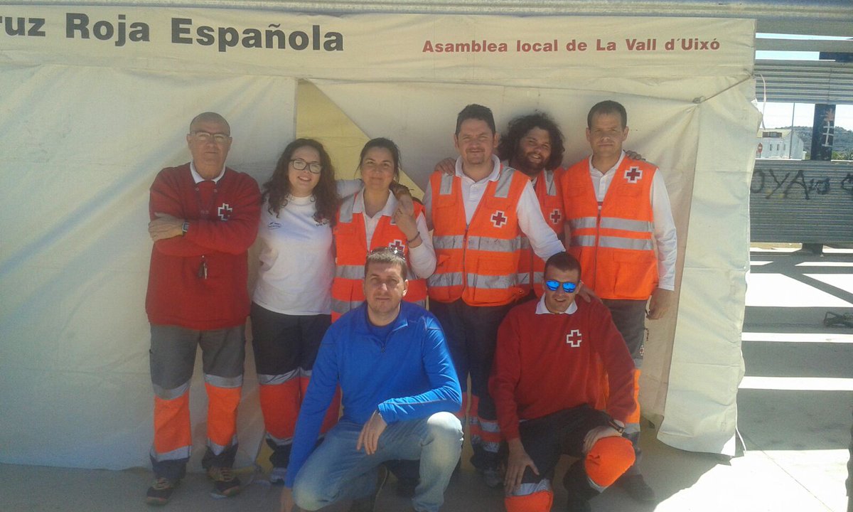 _MinaMurray's tweet photo. @ajlavallduixo @CruzRojaCV @CRojaCastellon #runofcolors. De servicio preventivo en la Run of colors de La Vall. https://t.co/jaJWSqSJHG