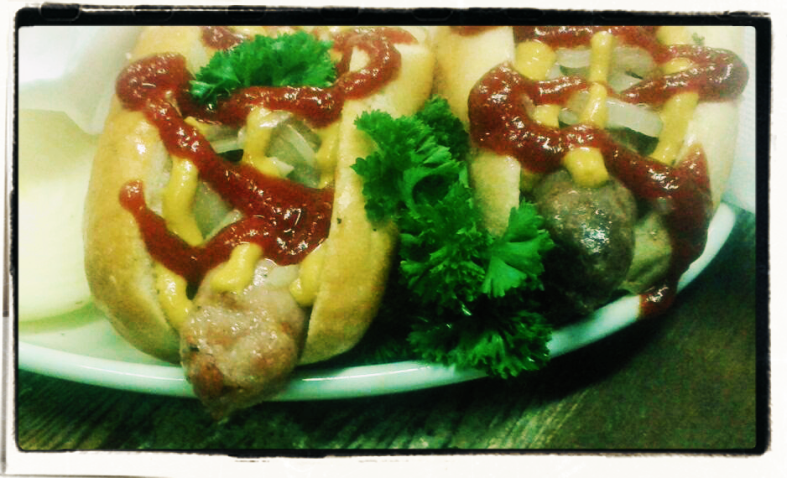 TheOrchardN2's tweet photo. Homemade #boeries + relish + sauces today! We use our own homemade sausage. BEEF R20 / CHICKEN R18. #Liveshow too https://t.co/LK3wQcY1b6