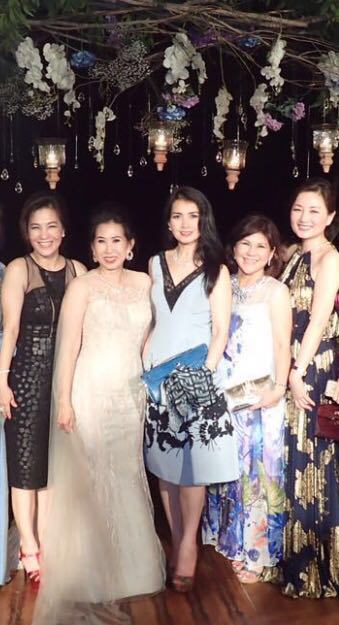 Congratulation for your daughter's wedding 😇