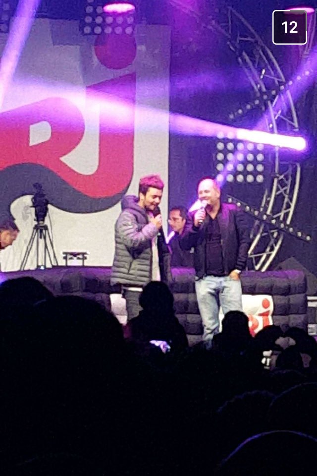 Laur5a's tweet photo. La surprise quand @kevadamsss a débarqué sur la scène du #NMTCompiègne avec @cauetofficiel 😍 https://t.co/K8R4BSFI38