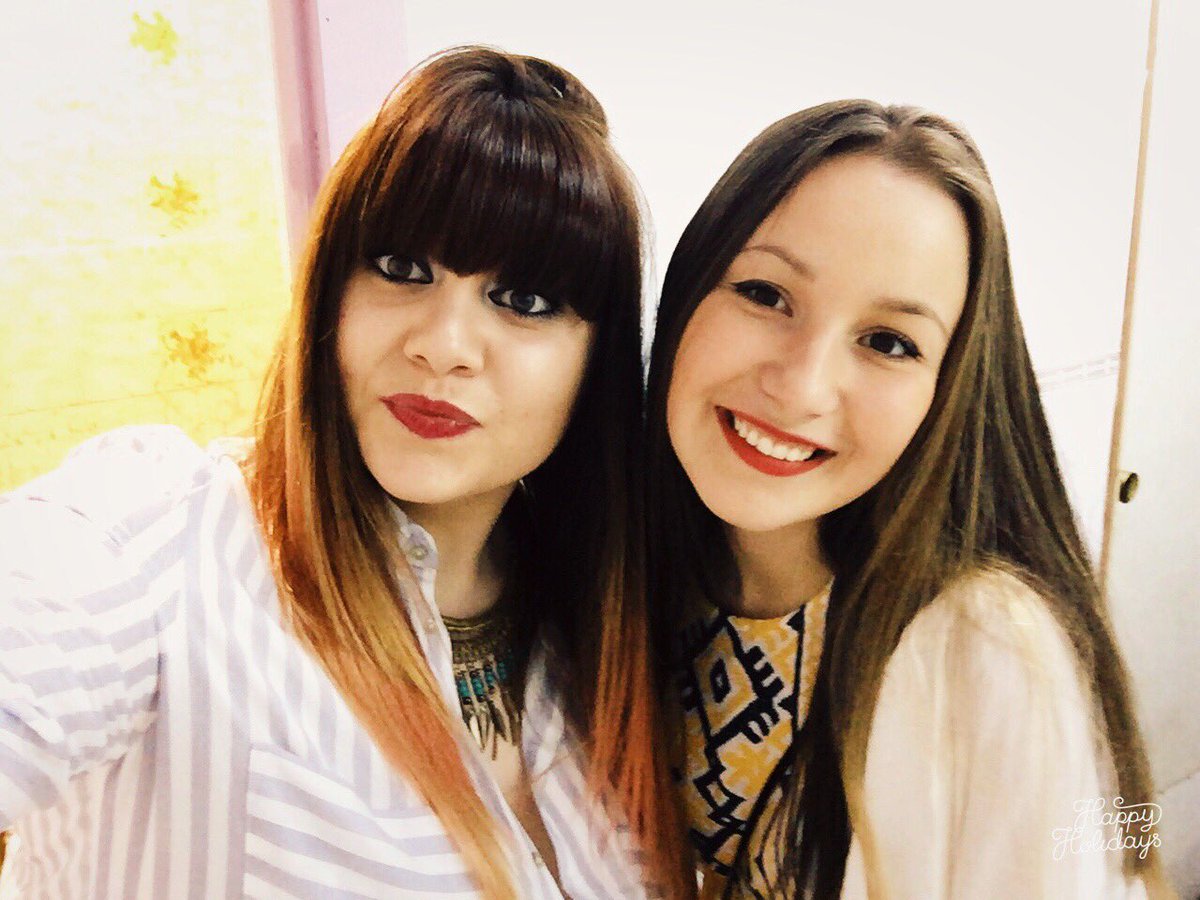 IreneLove74's tweet photo. Sábado noche ❣🍸👭 @Carlota_monroe @AnnngieMV @CristinAlbala https://t.co/SuxA8oZsKp