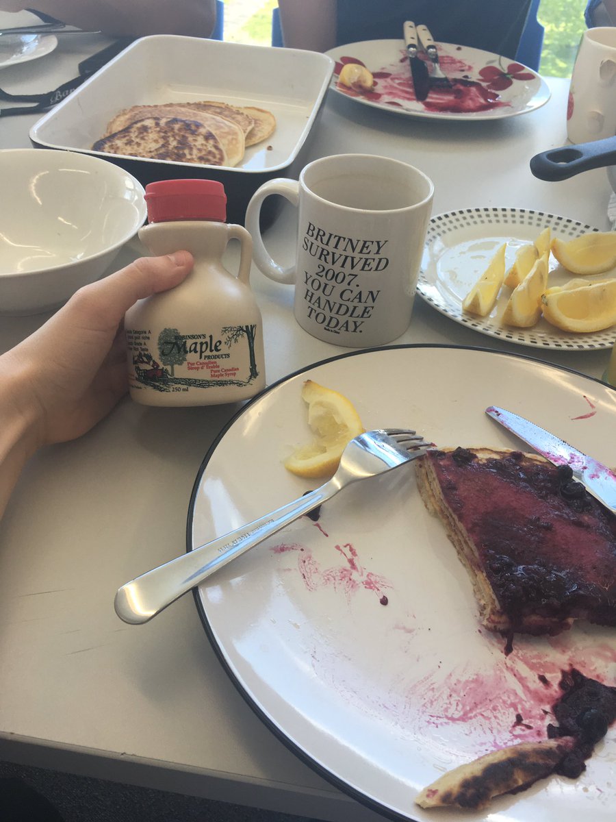 mini4butches's tweet photo. Flat pancake day, so delicious with @RobinsonsMaple https://t.co/AdTiDMBY5z