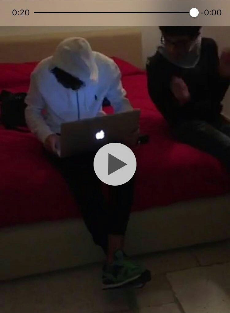 unch4ined69's tweet photo. Che dici @piolupiscicelli, "lo mettemo sto video?!" 😂😂😂😂 https://t.co/gqww2TPtVp