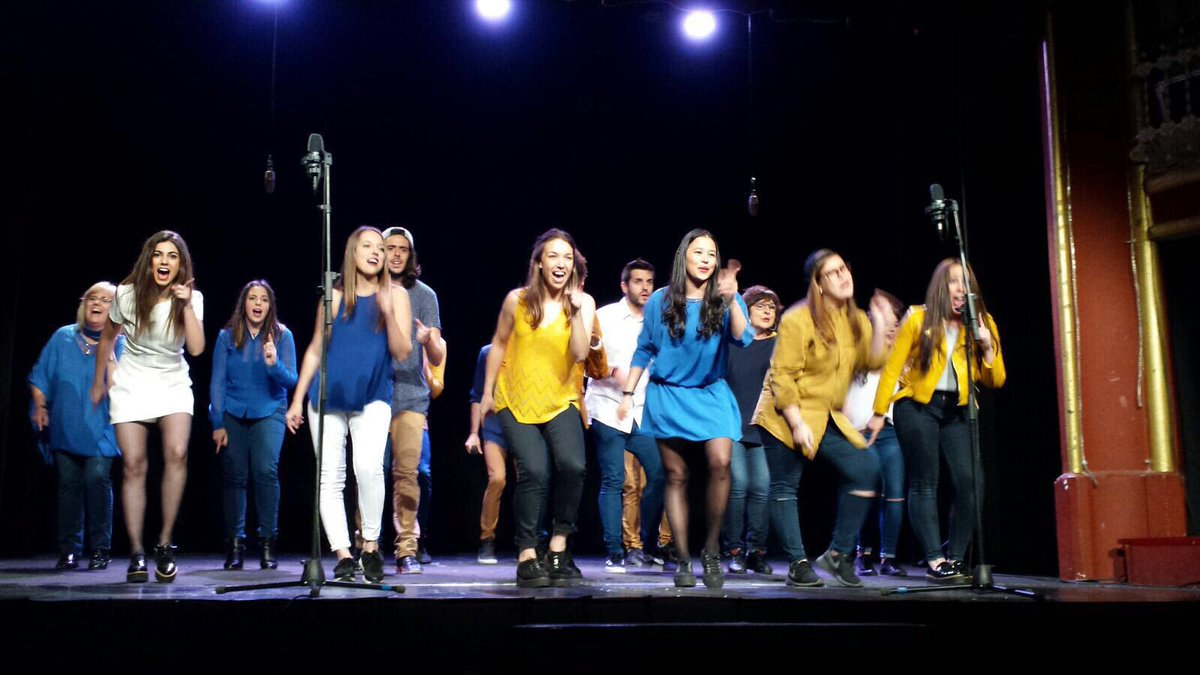 Els418_'s tweet photo. Nois vestuari per un concert molt important!! #vestuari #els418 #teia #laflordelapalma @Els418_  #jeanluc https://t.co/mSN5sFLzka