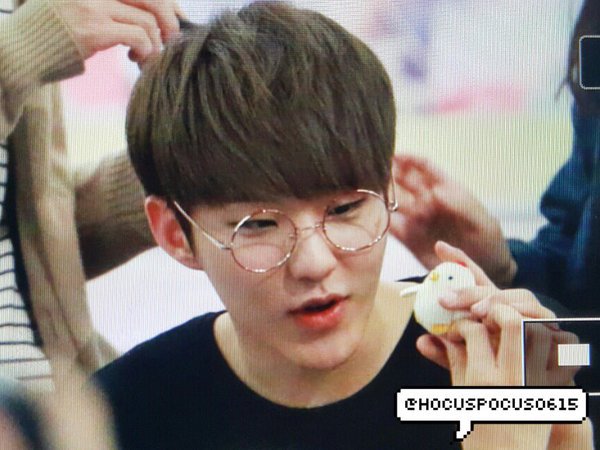 soonyoungpics's tweet photo. SO CUTE IM CRYING https://t.co/XETygwoKl0