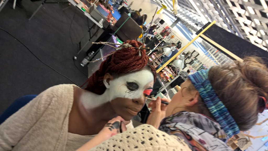 Anityartista's tweet photo. Face painting Oggi a Mani Creative padiglione inf. Spadolini#mostrart2016 #buzZArt @Mostrart https://t.co/jgdGATsQ9s