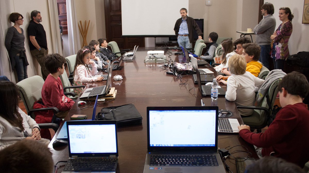 coderdojopg's tweet photo. Al dojo dell'#italianinternetday abbiamo fatto cose mirabolanti tra variabili, dispatcher e l'incontro con @quinta! https://t.co/lWlaNKCOUE