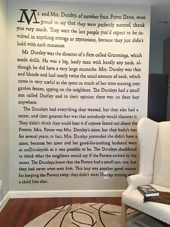 iElProfeta's tweet photo. Ser un auténtico Potterhead es escribir la primera página de "Harry Potter y la piedra filosofal" en tu pared. https://t.co/J8bKbQcqej