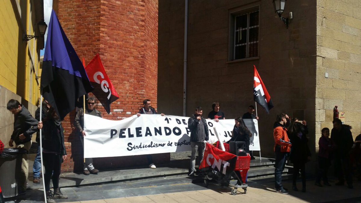 ElSalto_Rioja's tweet photo. Paramos en La Tabacalera porque @AltadisSeQueda #AltadisNoSeCierra. #Vergüenza https://t.co/PSC1WzKY74