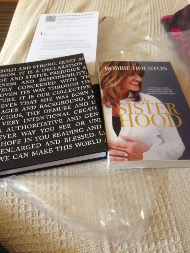jenijones40's tweet photo. @bobbiehouston so excited to get these from @cathyhicks21 since I missed #colourLondon  Wow!!! #blessed https://t.co/XqSGUj2ctC