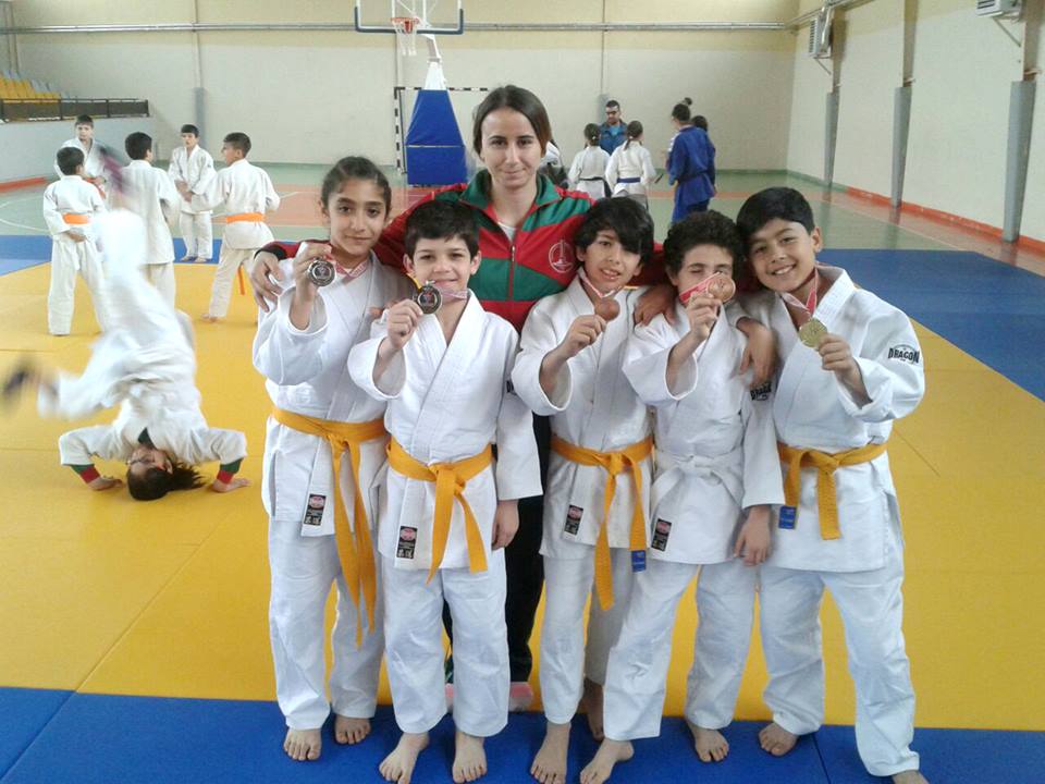hmutluakpinar's tweet photo. Belediyemiz sporcularının; okçuluk,judo,satrançta elde ettikleri başarılarla gurur duyuyoruz https://t.co/dzmzuXZhdZ https://t.co/wb7H5eyC5W