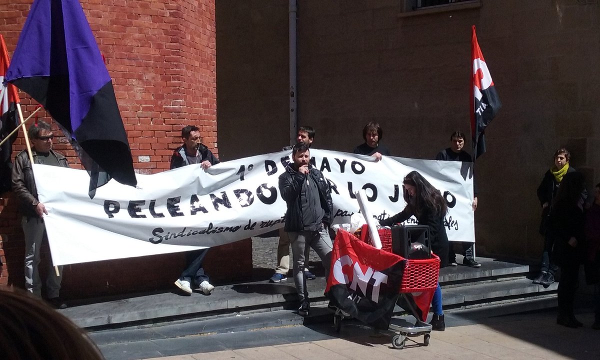 AndrsBarrio's tweet photo. En la antigua Tabacalera Jose, trabajador de #Altadis nos cuenta su drama. Ningún despido sin Respuesta #1deMayo https://t.co/k86RFKPjQR